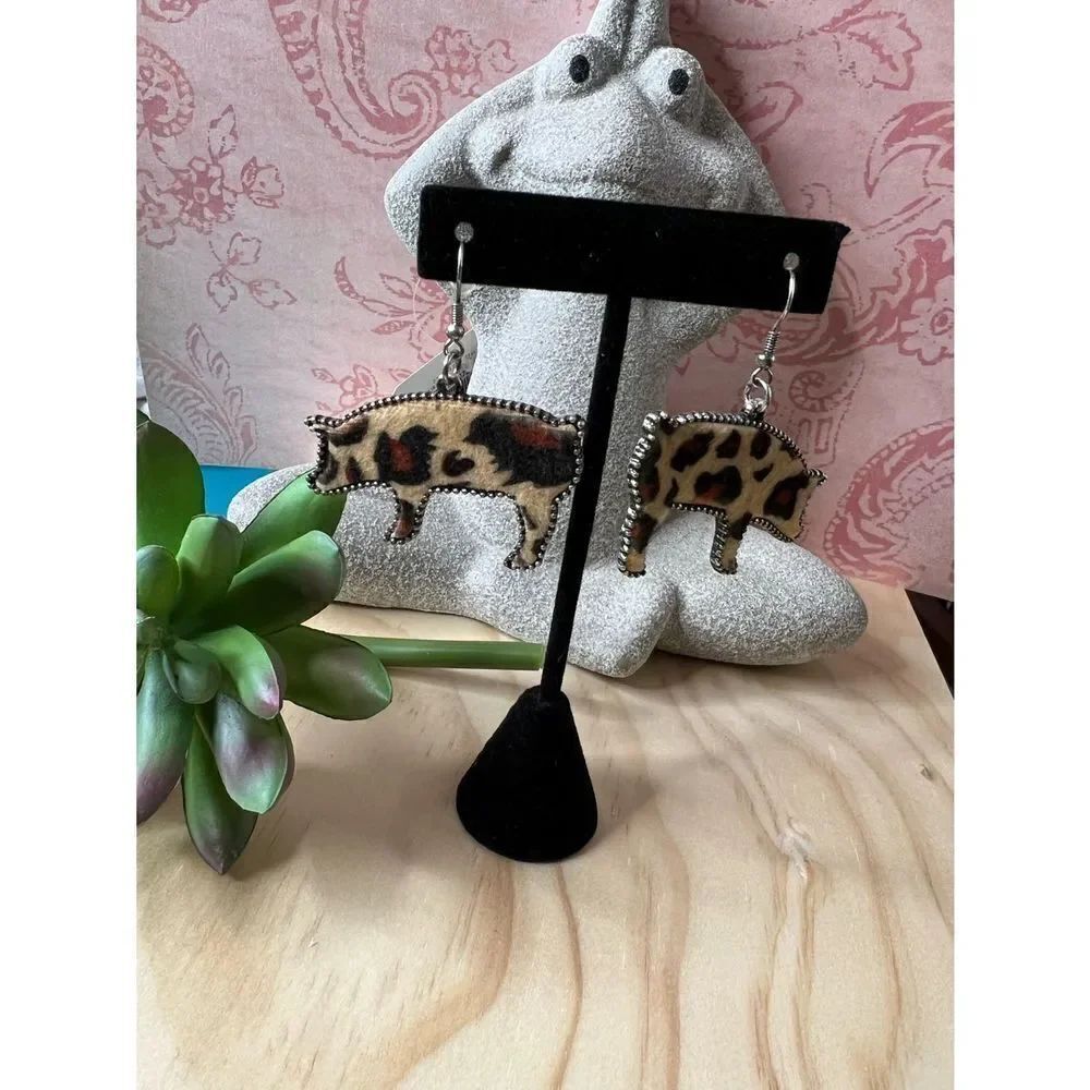 Western farm style pig earrings